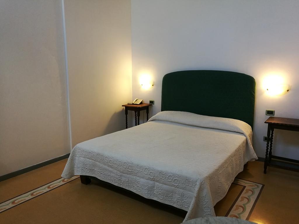 吉雅拉卡宫殿酒店 锡拉库扎 外观 照片